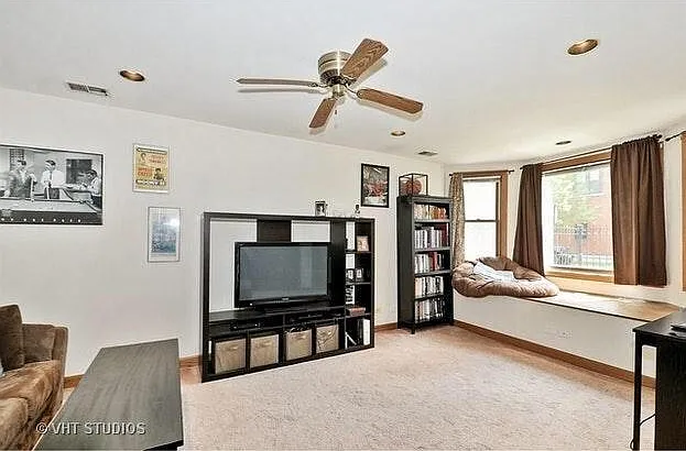 1126 W Roscoe St — Photo 16