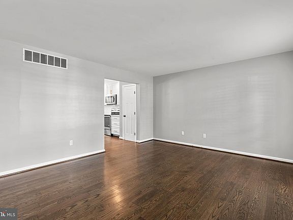 5th image of 6425 Oak Park Ct