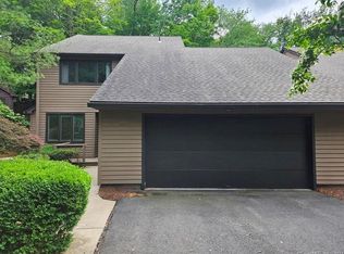 8 Ironwood Rd, West Hartford, CT 06117