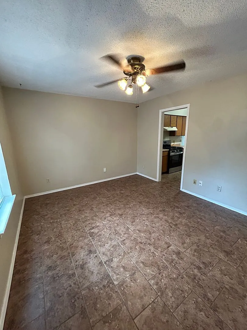 2209 S. Hartford Cove — Photo 2