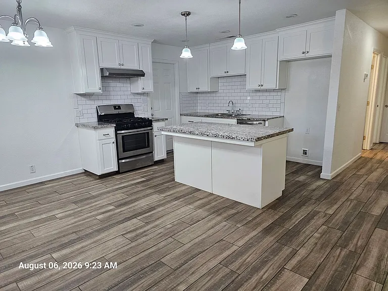 1553 E Stockham Ave — Photo 5