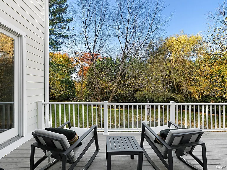 144 Round Swamp Rd — Photo 18