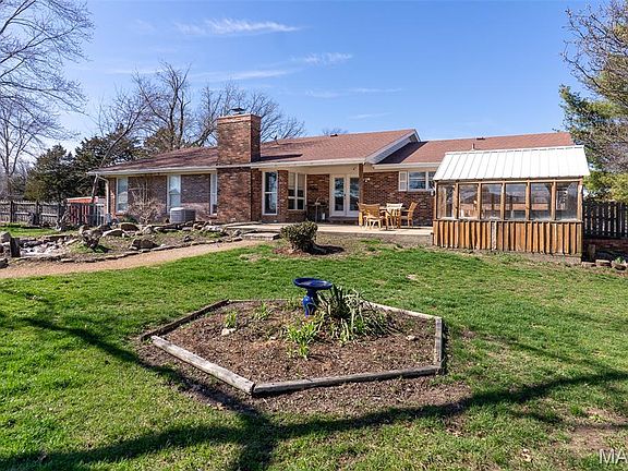 4th image of 4212 Hueffmeier Rd