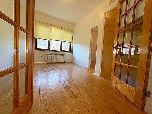4th image of 566 Humboldt St Floor 3