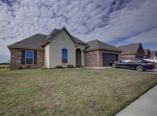 304 Still Waters Rd, Broussard, LA 70518