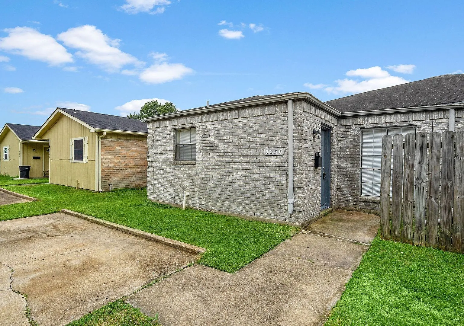 Spacious 3-Bedroom, 2-Bath Home with Modern Comfort — Photo 1