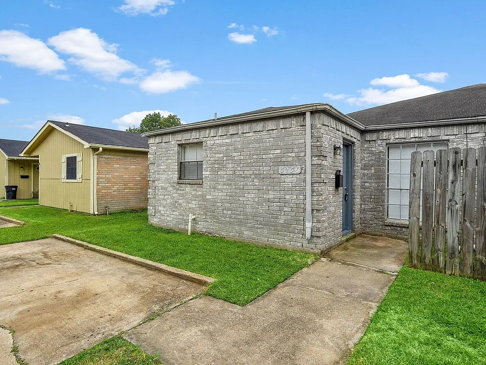 3236 Scotch Moss Ln