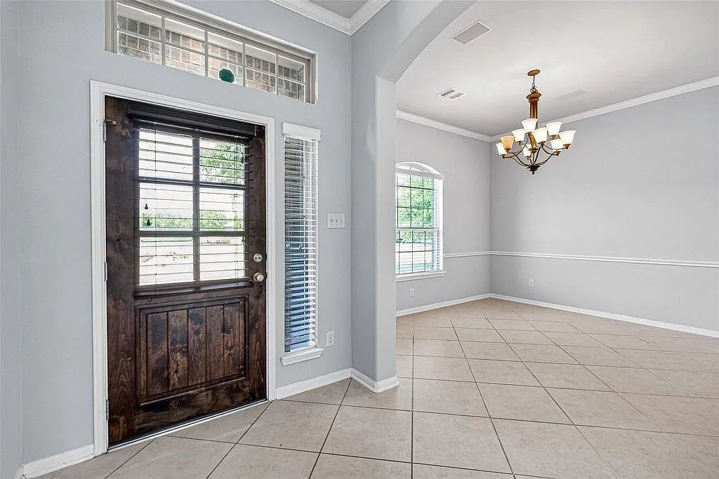 3 bed, 2.0 bath, 2125 sqft, $2,395 — Photo 4