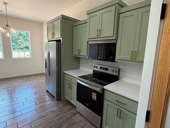 5th image of 13994 Breezy Ln