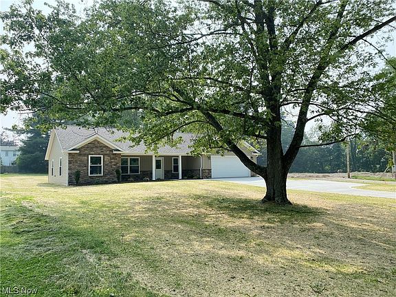 3rd image of 345 Parkview Dr