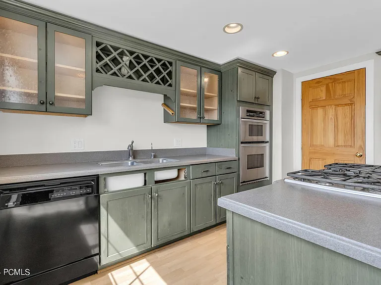 6381 Highland Dr — Photo 11