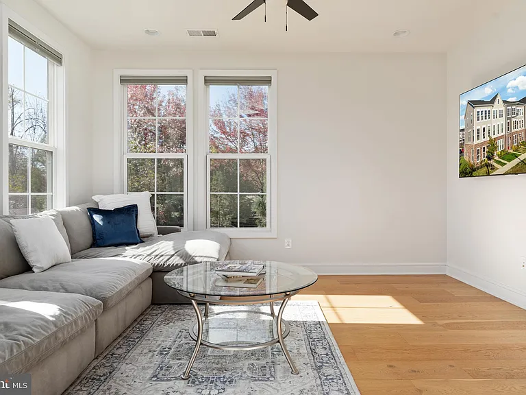 6746 Upland Manor Dr — Photo 33