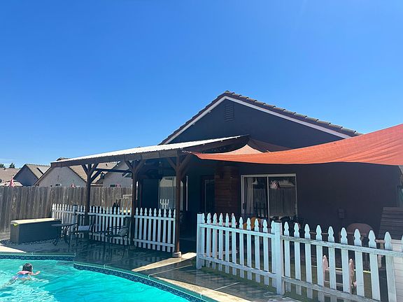 2nd image of 1140 La Mesa St