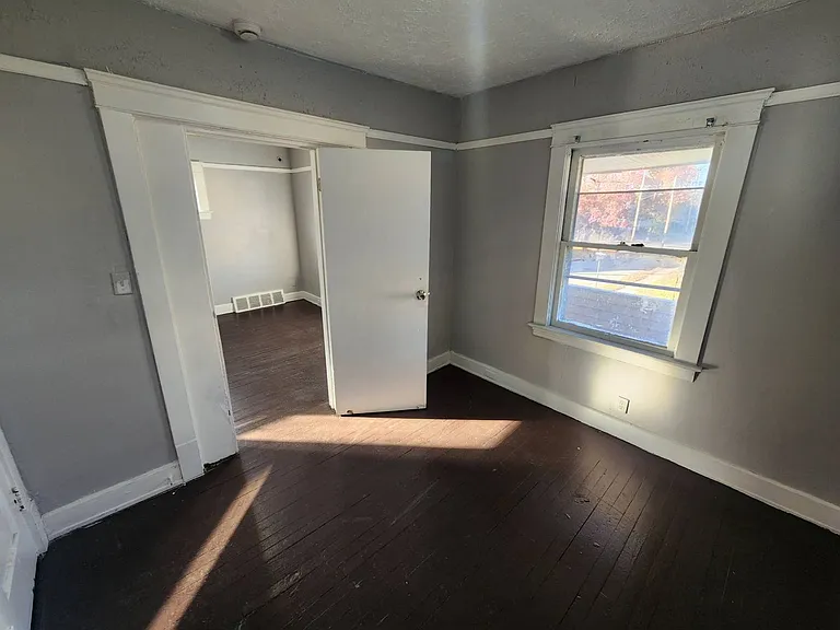 11702 Honeydale Ave — Photo 33