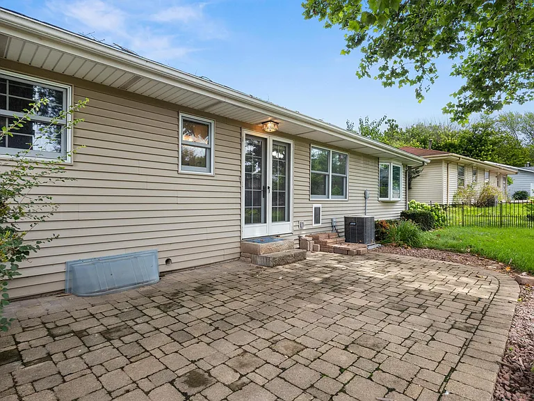 2526 W Huntington Dr — Photo 29