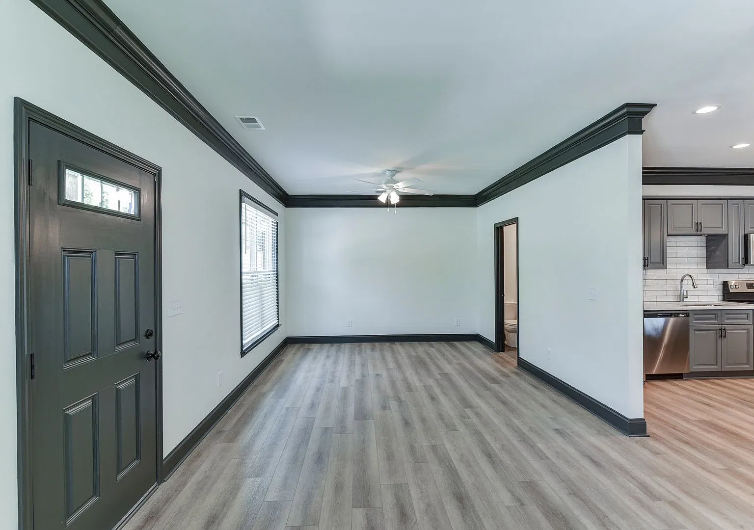 501 South Saluda Avenue Unit B | 4 Bedrooms | 3.5 Bathrooms | Pre-Leasing for July 15, 2027 — Photo 3