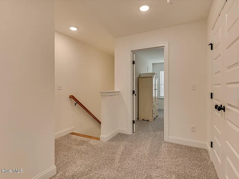 2049 Warbler Dr — Photo 38
