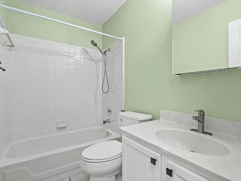 upstairs full bath
