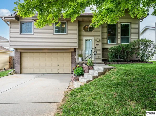 8140 Potter St, Omaha, NE 68122
