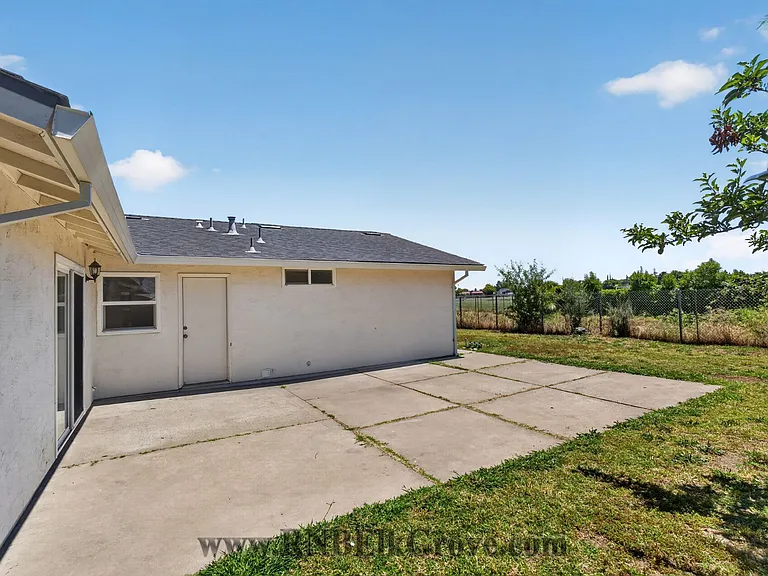 6844 Sandrock Way — Photo 40