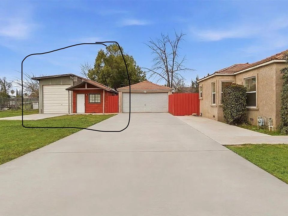 Side House - Private Garage