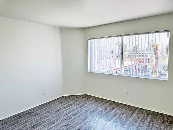 5th image of 14826 Magnolia Blvd APT 102
