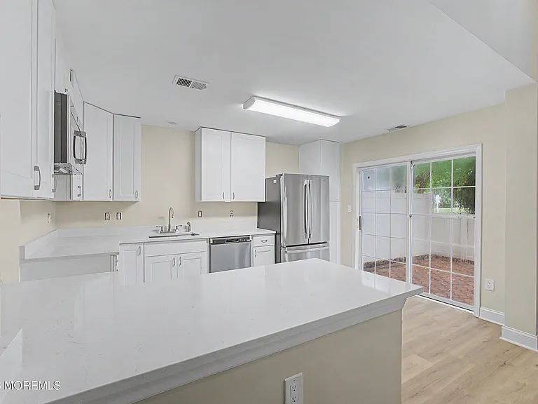 77 Picket Pl — Photo 12