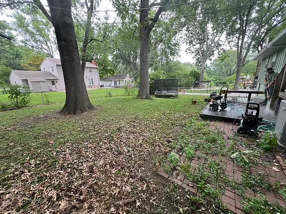 3rd image of 9802 W 92nd St