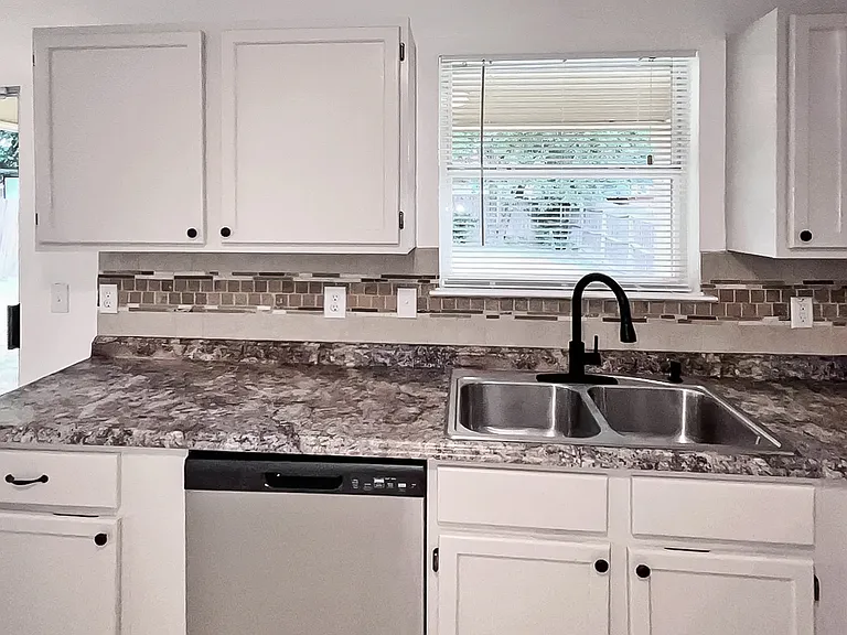 7038 Lynn Lake Dr — Photo 7