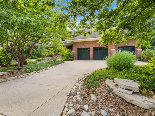 8673 Timber Ridge Dr, Burr Ridge, IL 60527