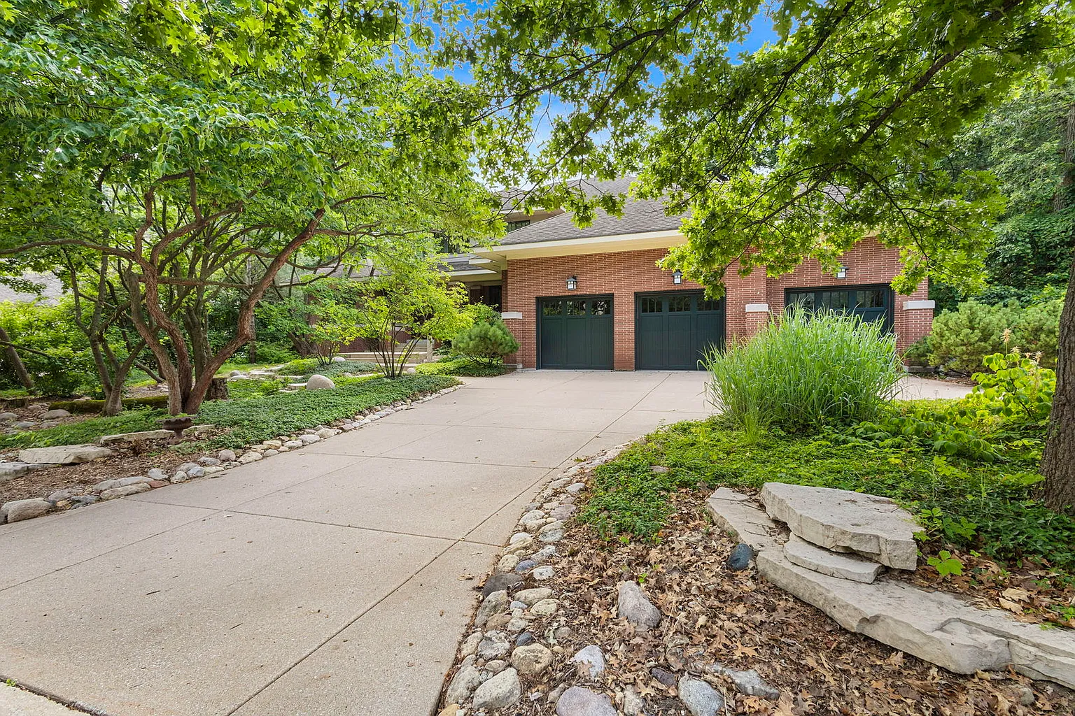 8673 Timber Ridge Dr photo 1