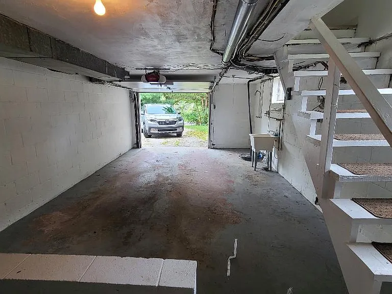 330 E Pike St — Photo 11