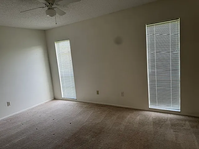 319 La Paz Dr — Photo 7