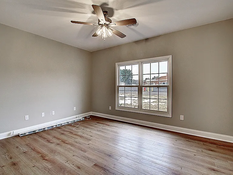 209 University Pkwy #10 — Photo 24