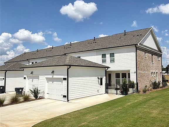 4th image of 211 Black Swann Rd