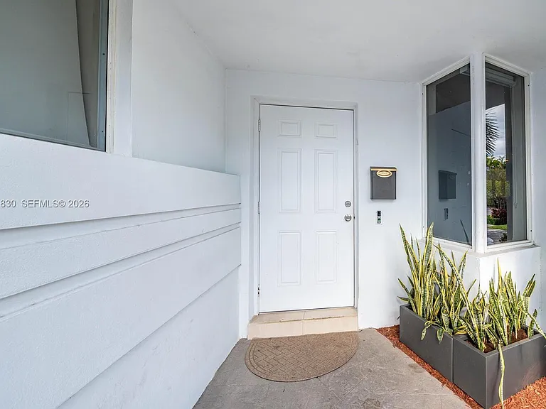E Broadview Dr — Photo 2