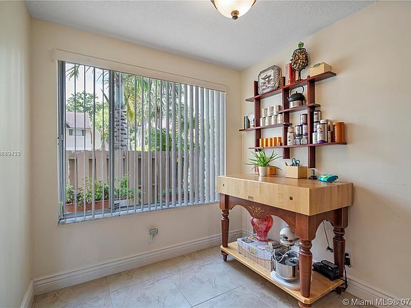 4th image of 884 NW 81st Way #1