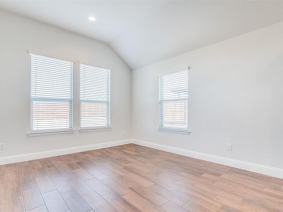 4th image of 113 Wenham Way