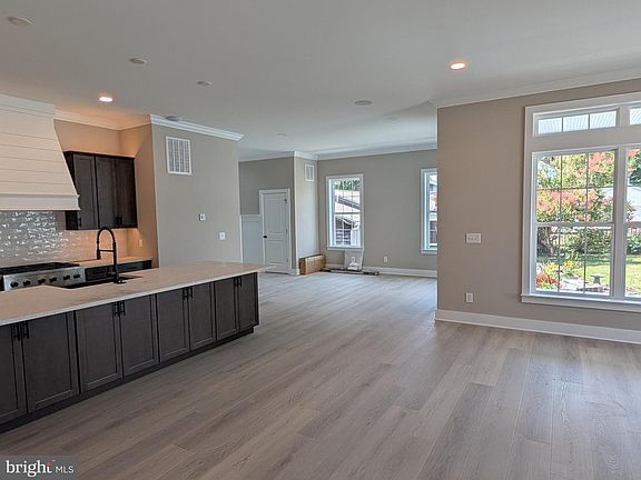 5th image of 37419 5th St