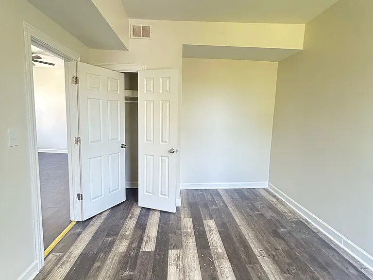 841 W 61st St #3 — Photo 6