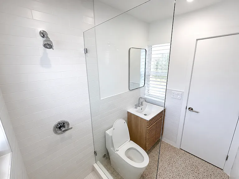 34 SE 1st Ave #B — Photo 9