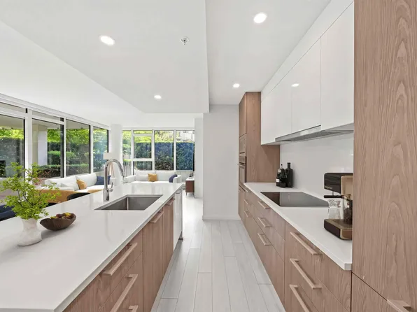 285 E 10th Ave #310, Vancouver, BC V5T 0H6