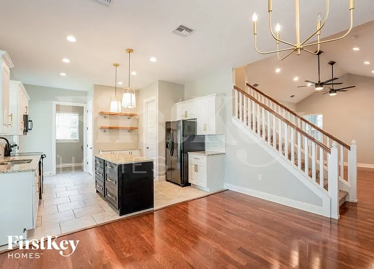 203 Saunders St — Photo 4