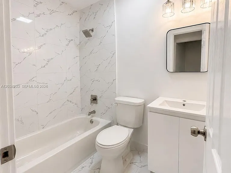 1175 SW 16th Ave #2 — Photo 6