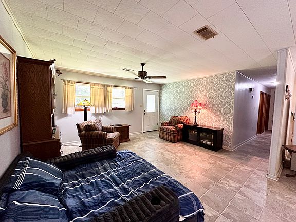 3rd image of 246 Indian Village Dr