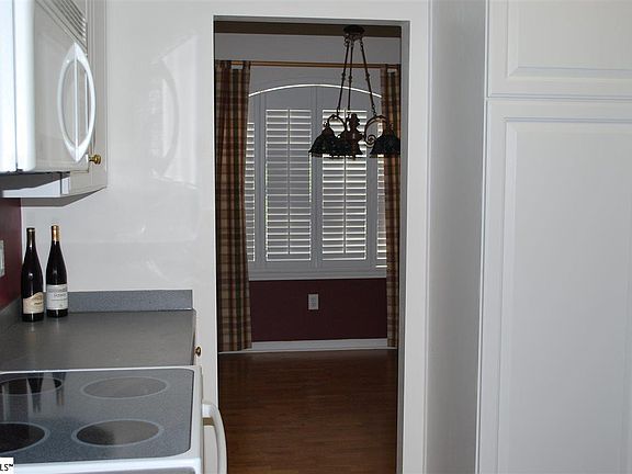 5th image of 914 Crestwyck Ln
