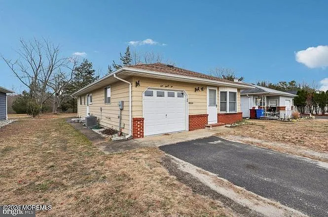 192 Charlotteville Dr S — Photo 2