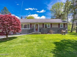 8 Youngs Pl, Latham, NY 12110