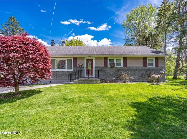 8 Youngs Pl Place, Latham, NY 12110