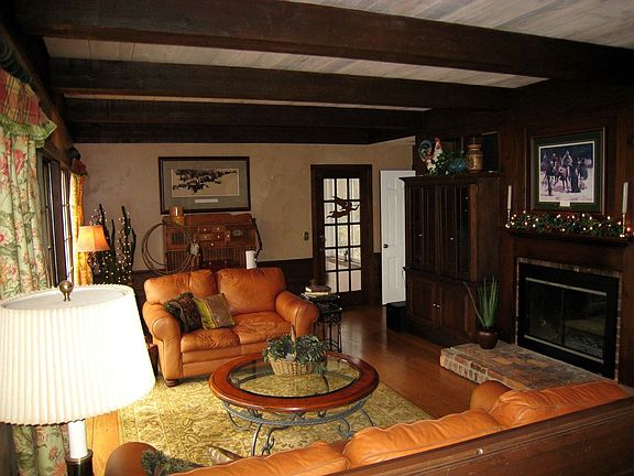 Large Family Room w/FP